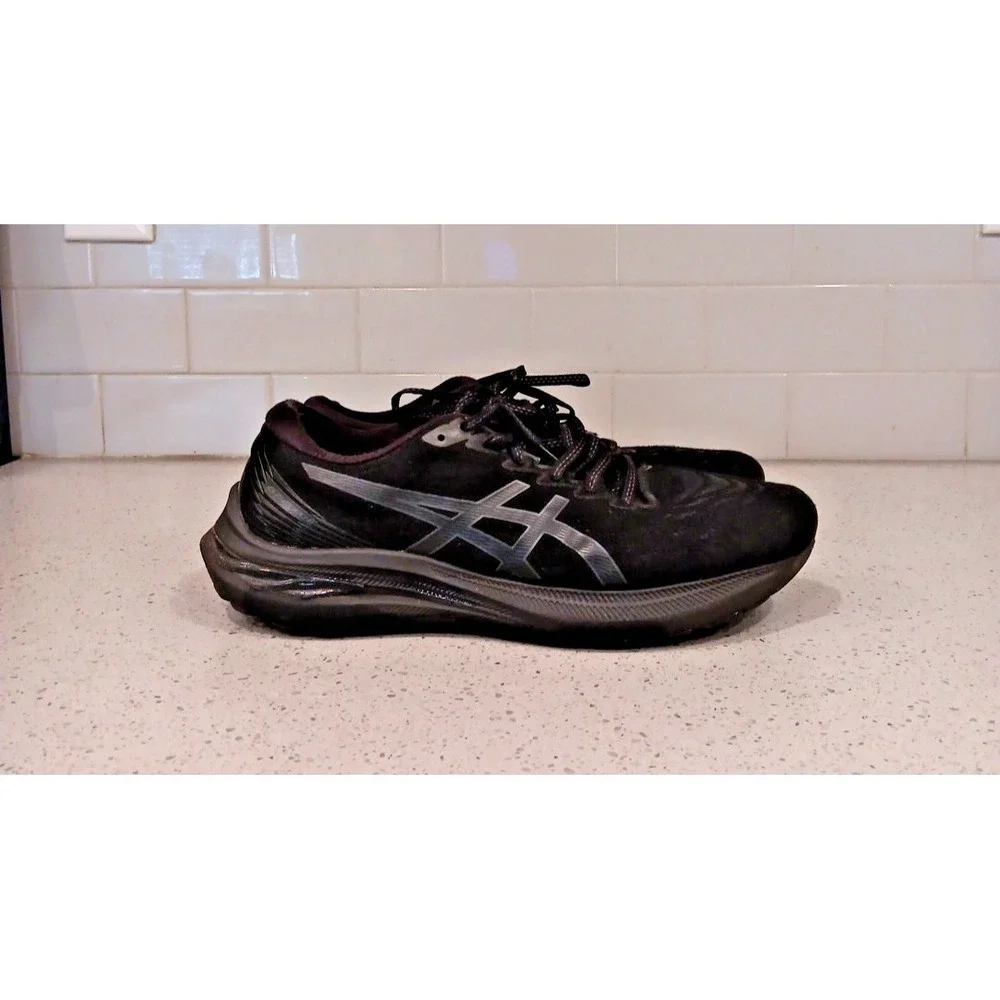 ASICS GT-2000 11 Men's Size 9.5 Black/Black Running Shoes